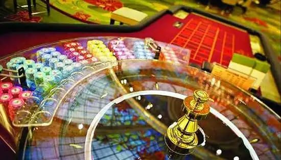 Layar utama sportsbook dan slot online modern di 7777win